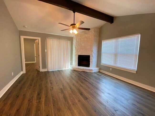 Building Photo - 3411 Lynridge Dr