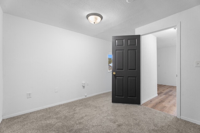 Building Photo - 1203 E Cherry St