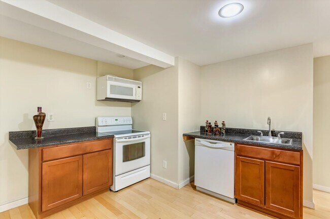 Building Photo - 627 Fox Hill Estates Dr