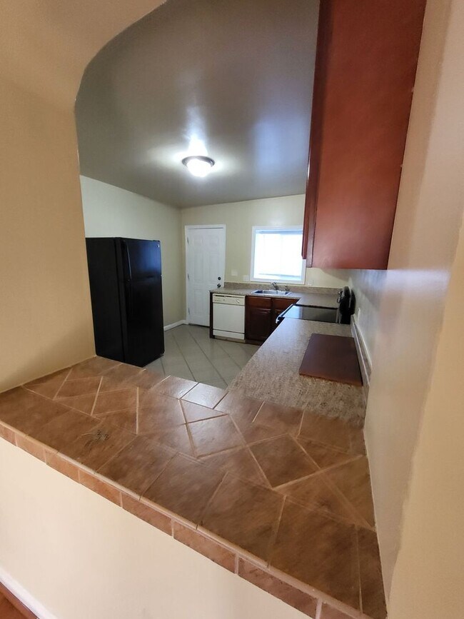 Building Photo - 2 Bed with Finished Basement