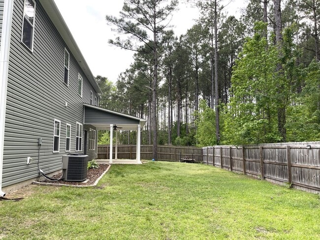 Building Photo - 211 Seneca Ct