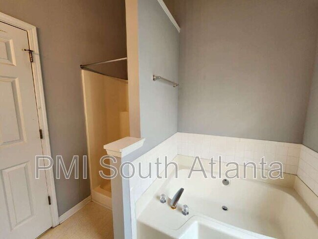 Building Photo - 1219 Quail Hunt Dr
