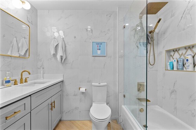 Building Photo - 1074 Peachtree Walk NE