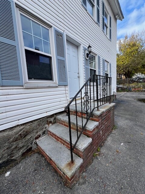 Side entrance - 635 Broadway St