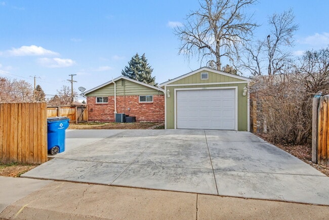 Building Photo - 8624 W Florida Ave