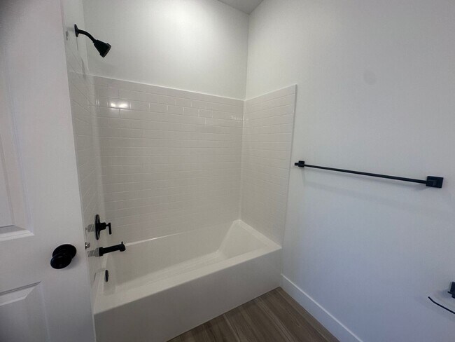 Building Photo - Luxury 3 bedroom Condo in Desert Color!