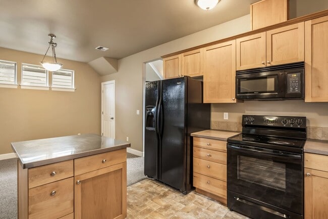 Building Photo - Spacious 4-Bedroom Home with New Paint & Carpet, Fenced Yard