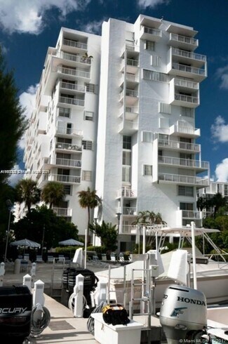 Building Photo - 150 SE 25th Rd