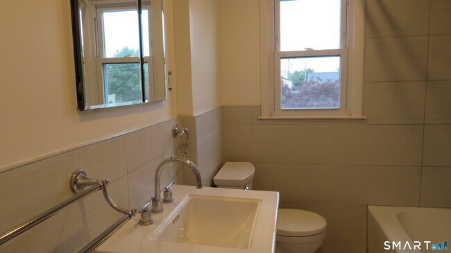 Building Photo - 24 Congress St