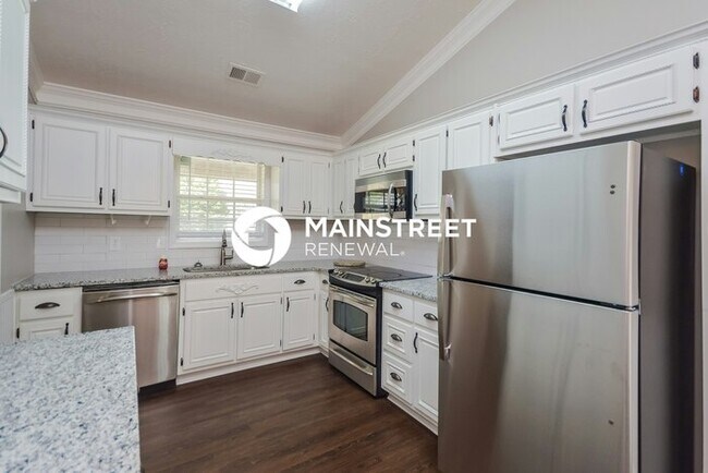 Building Photo - 3 Bedroom Pet-Friendly Home in Covington, ...