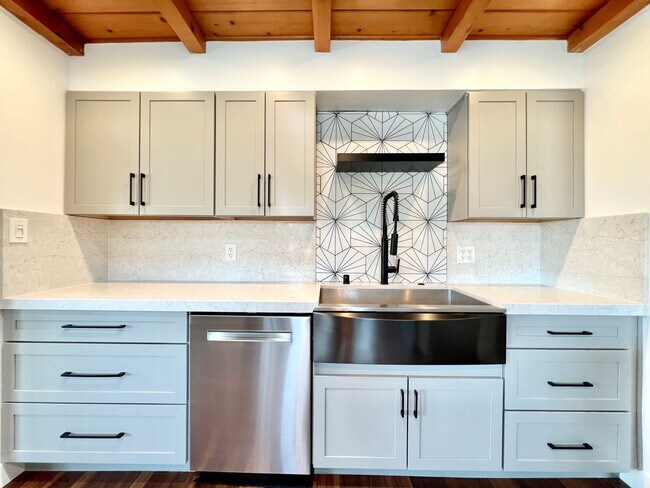 Building Photo - Delightful 3BD/2BA Home with Fruit & Veggie Garden, Back Patio, Solar & In-Unit Laundry