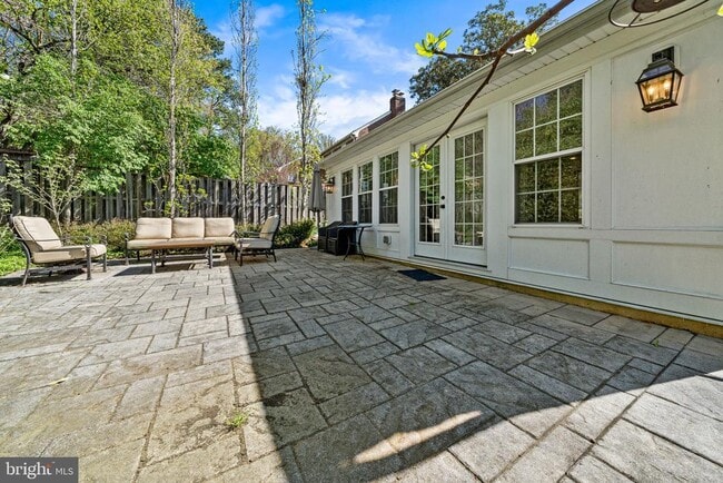 Building Photo - 2718 S June St