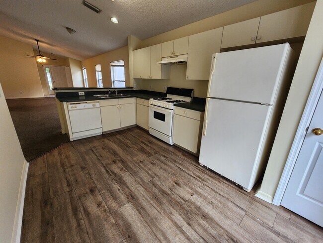 Building Photo - 205 Summer Sails Dr