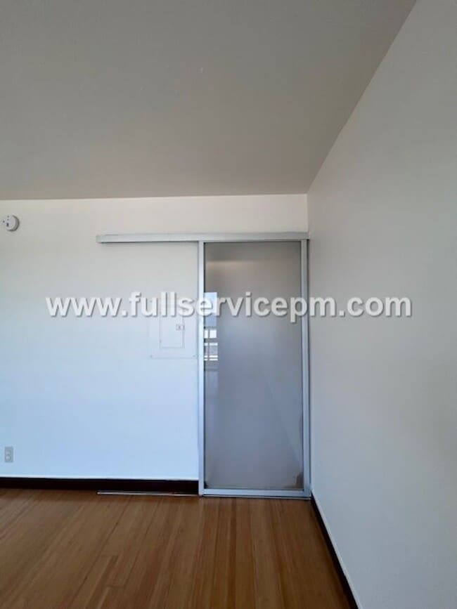 Building Photo - Alki Beach Living! Comfy 1 BD! Puget Sound Views! Super Sunsets!