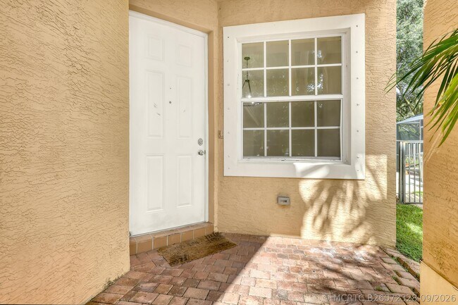 Building Photo - 10585 Cocobolo Way