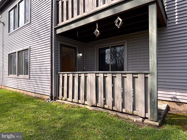 Building Photo - 1821 The Woods II