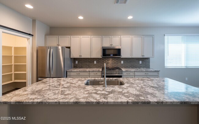 Building Photo - 10324 S Barlow Way