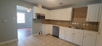 Building Photo - Beautiful, updated 2 bedroom rental!