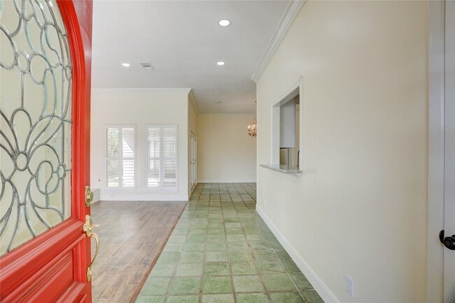 Building Photo - 15 Bendwood Dr