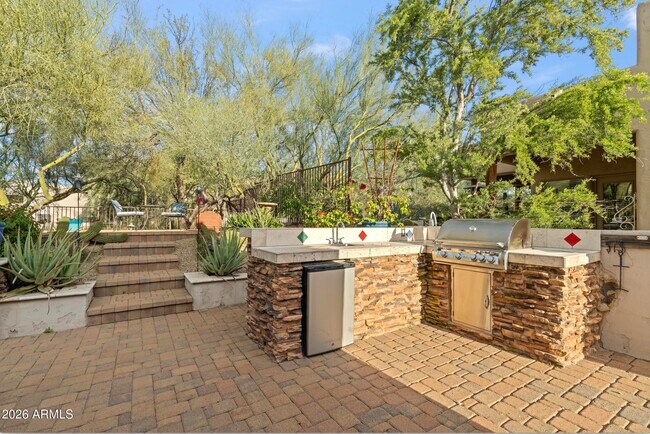 Building Photo - 6016 E Rancho Manana Blvd