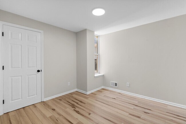 Building Photo - 2532 E Fayette St