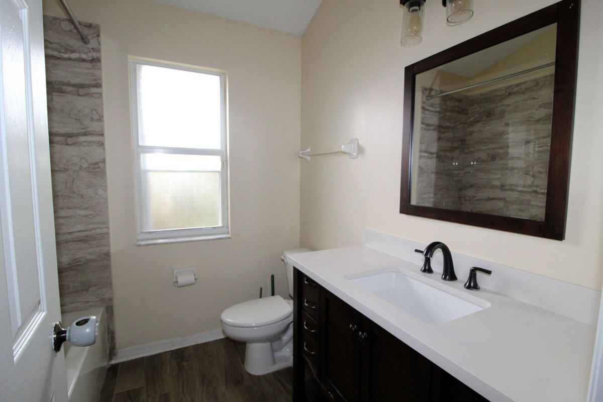 Building Photo - 2073 SW Capeador St