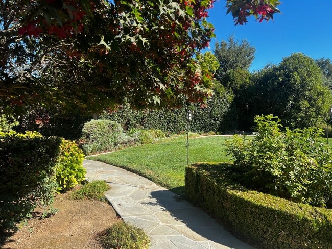 Building Photo - MORGAN HILL Expansive 6 bedroom, 4.5 bathroom home