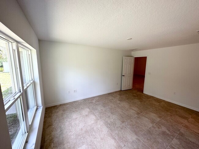 Building Photo - 14 Sleigh Bell Pl