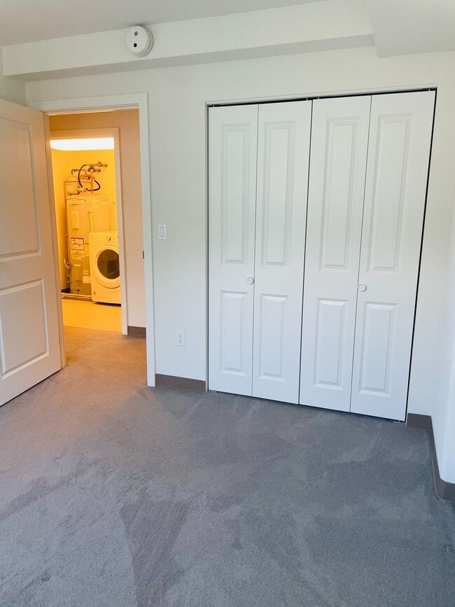 Building Photo - *PET FREINDLY* 3 Bedroom 2 Bathroom 1 Park...