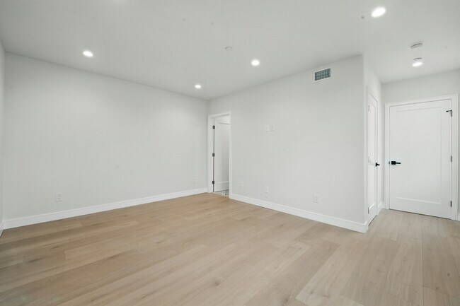 Building Photo - 8234 Blackburn Ave