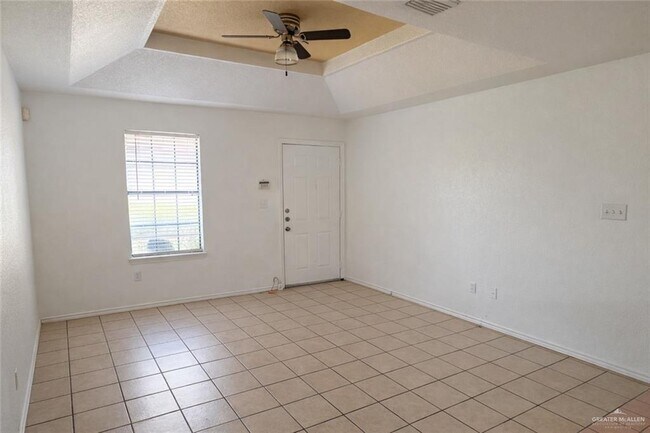 Building Photo - 607 Gastel Cir