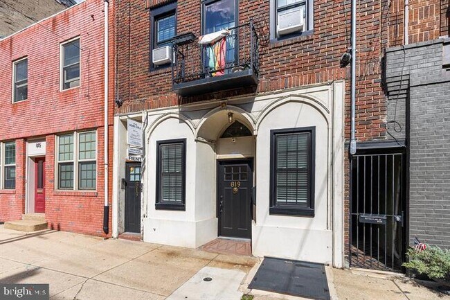 Building Photo - 819 S 2nd St