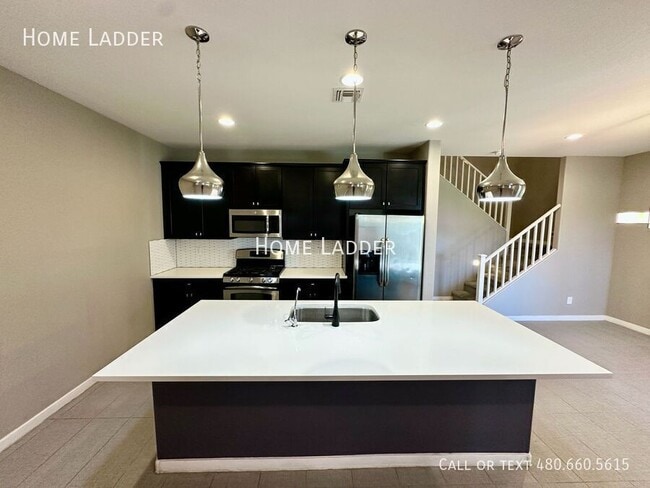 Building Photo - 33343 N Mildred Ln