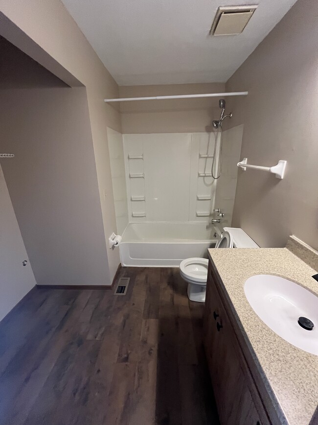 Building Photo - 1871 N Lakeman Dr