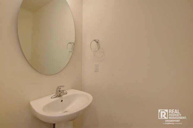 Building Photo - 432 Trotters Ln