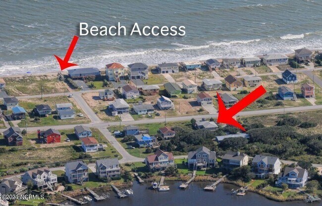 Building Photo - 2681 Island Dr
