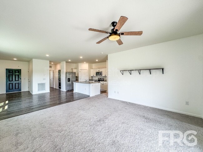 Building Photo - 303 Kenison Way