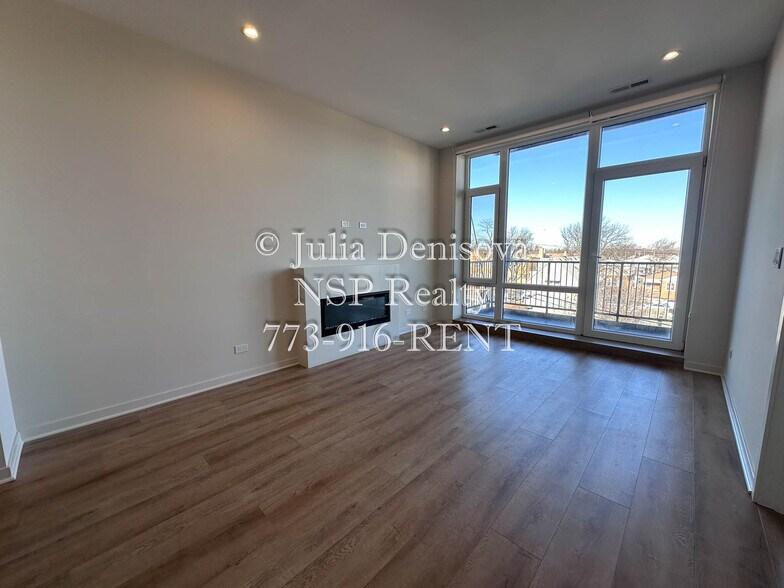 Building Photo - 3207 N Narragansett Ave