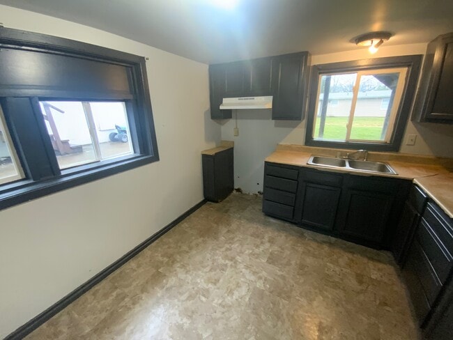 Building Photo - 1420-E Cleveland-