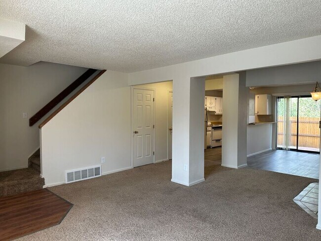 Building Photo - 826 London Green Way