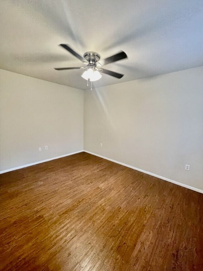 Building Photo - 1500 Lake Shore Dr