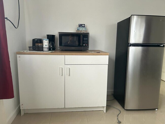 Building Photo - 4213 NE 21st Ave