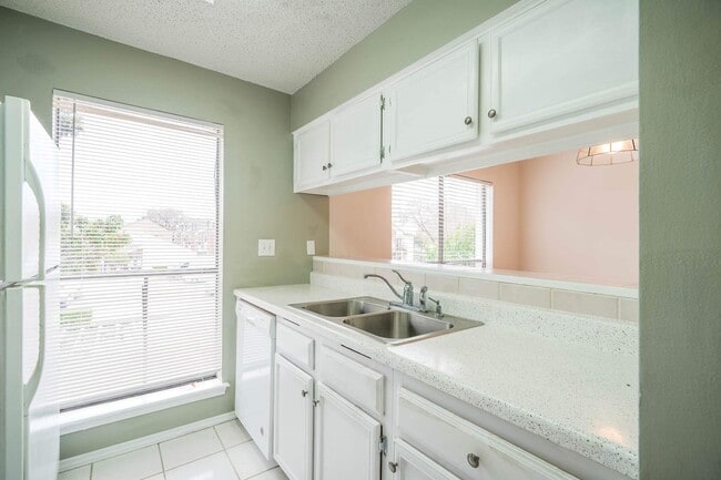 Building Photo - 3742 Thistlemont Dr