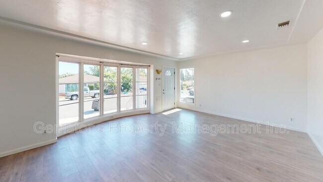 Building Photo - 6132 Pembroke Dr