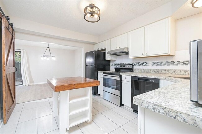 Building Photo - 742 Brentwood Pl