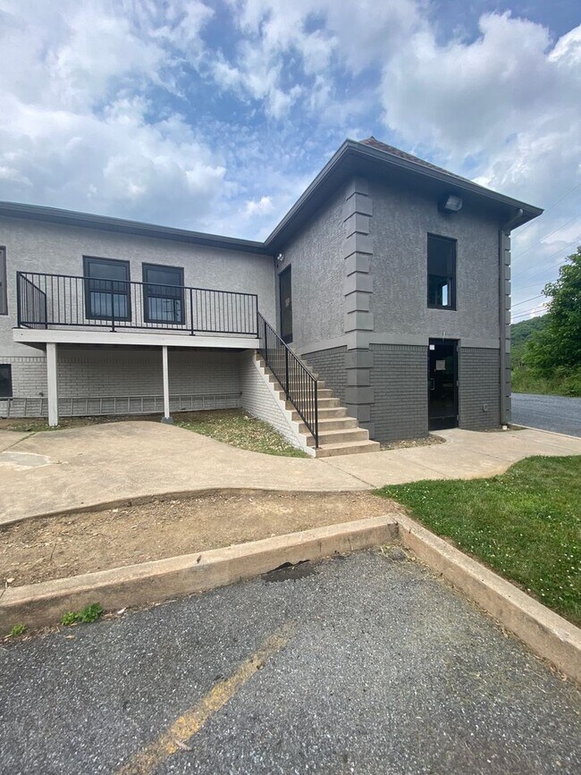 Primary Photo - Brand New 3 bedroom Apartment ready for im...
