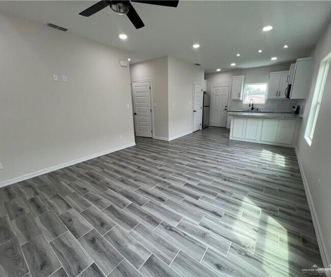 Building Photo - 1324 N McColl Rd