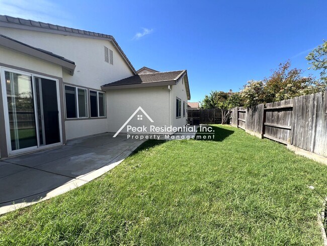 Building Photo - Very Nice 3bd/2ba Elk Grove Home with 2 Car Garage