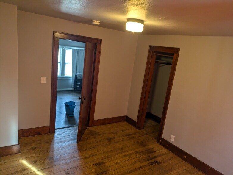 Building Photo - 507 S 9th St