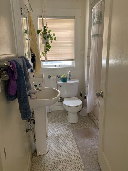 Building Photo - 2542 Hillegass Ave